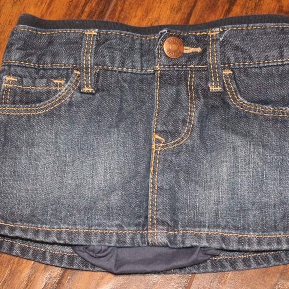 3/$20 🏷 BabyGap Skort Size 3-6m - Picture 2 of 2